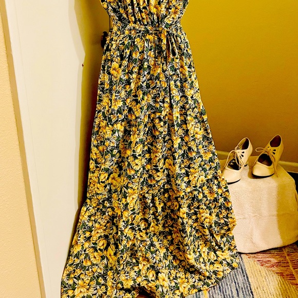 Maxi Dress with yellow flowers. - Picture 7 of 8